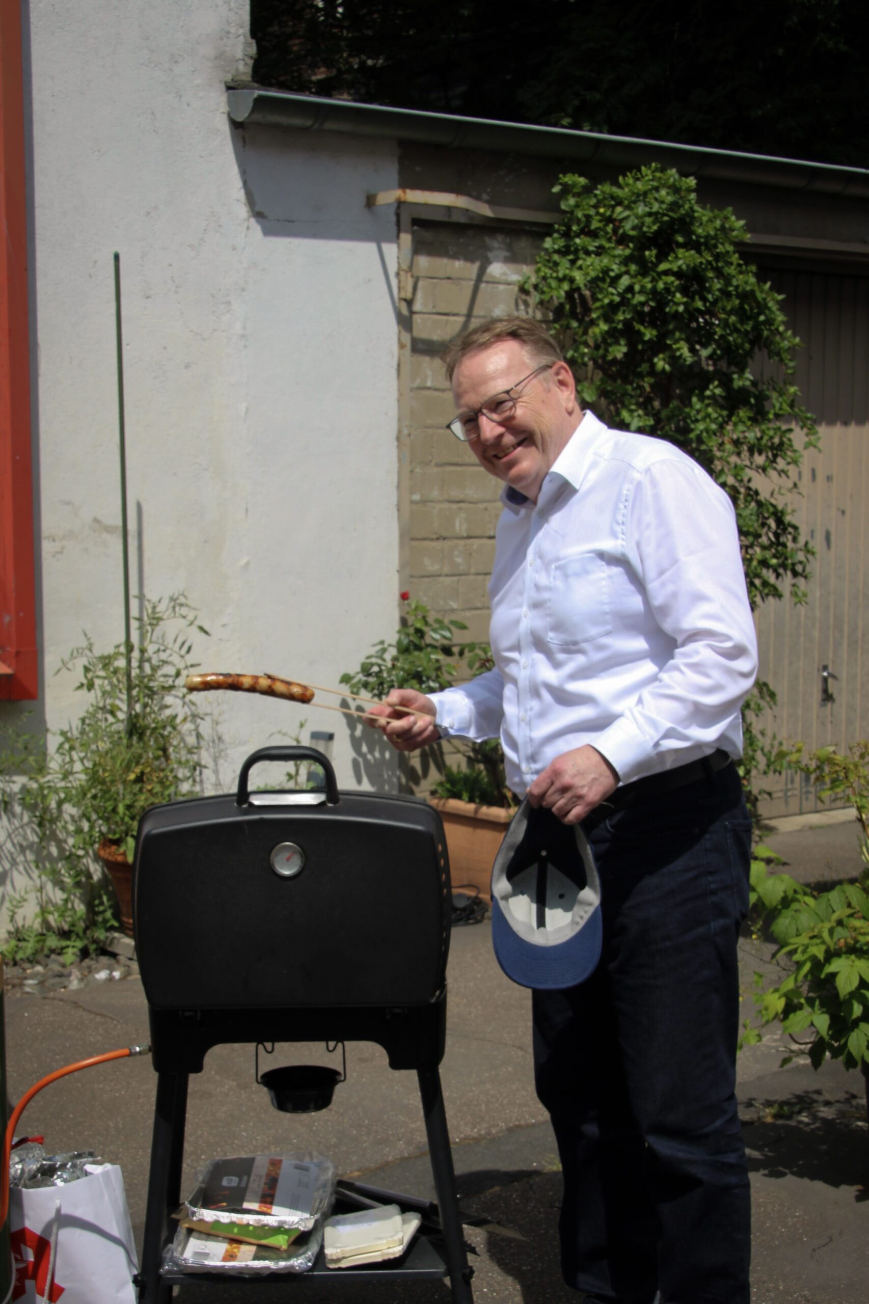 Torsten Burmester grillt